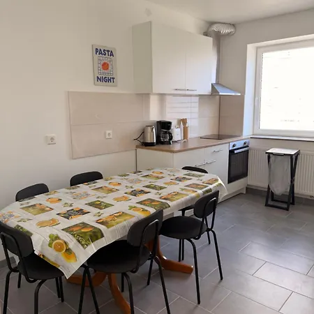 Uebernachtung By Tag Apartment